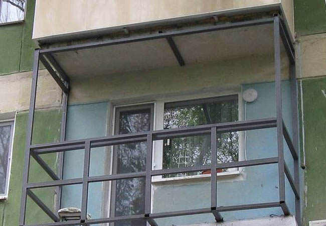 Альтернативное остекление балкона оргстеклом вместо стекла Люберцы